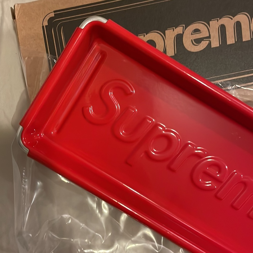 Authentic Supreme metal tray - Picture 2 of 4